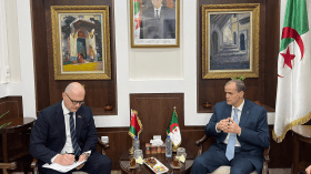 الجزائر وبيلاروسيا تبحثان تطوير مبادلاتهما التجارية