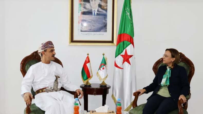 رئيس هيئة البيئة بسلطنة عُمان يشيد بتجربة الجزائر في إعادة تأهيل المواقع البيئية