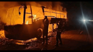 بومرداس.. إخماد حريق حافلة تقل 48 مسافرا