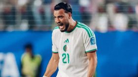 بِالفيديو: بن سبعيني يرفض طلب بلومي.. وعمورة يتفرّج