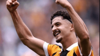 بلومي يتوّج بجائزتين في ناديه هال سيتي