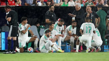لاعب دولي جزائري أفضل من مدربه!
