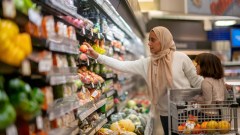 عروض الواجهات التجارية تقضي على عادة “المونة”