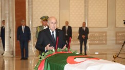 Le président de la République rend un dernier hommage au défunt Boualem Boualem