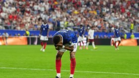 بِالفيديو: حرق أقمصة مبابي في الصين