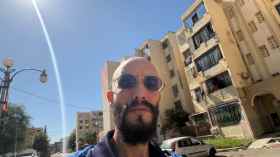 معرف محمد رمزي المشهور بعبارة «يحمد رايك» يصدر كتابه “فن قراءة الأفكار”