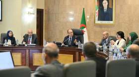 الوزير الأول يبحث آلية جديدة لمراقبة الأسعار ووفرة المواد الأساسية