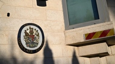 Le Royaume-Uni retire les enseignes de son consulat à l’expiration du délai de fermeture fixé par Israël