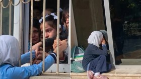 “اخلعي الحجاب أو ارحلي”.. ماذا يحدث في مدارس أذربيجان؟