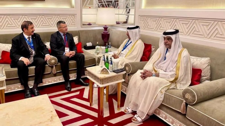 الجزائر وقطر تبحثان فرص الشراكة الاستثمارية