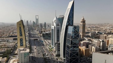 السعودية: 12 قتيلاً ومئات الجرحى في هجوم على مطار الرياض.. وهذا ما قاله ترامب!
