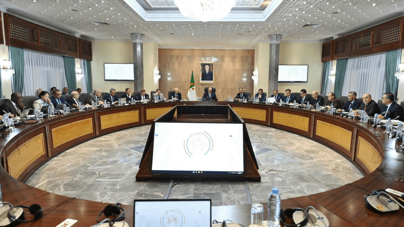 صناعة المركبات والهواتف ونتائج مكافحة المخدرات على طاولة الحكومة