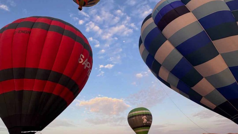 تيميمون تحتضن المهرجان الدولي للمناطيد والطائرات الورقية