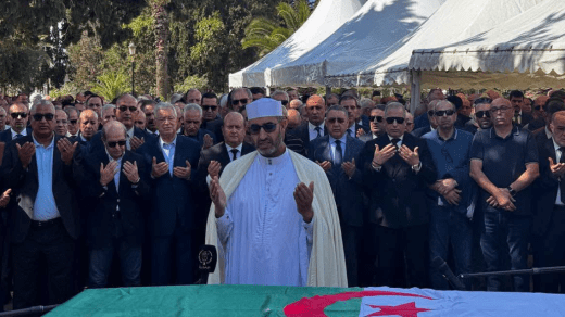 جثمان الفقيد حميد لوناوسي يوارى الثرى بمقبرة العالية بالعاصمة