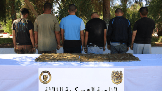 الدفاع.. إحباط إدخال أزيد من 21 قنطارا من الكيف عبر الحدود مع المغرب
