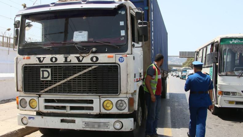 عقوبات بـ10 سنوات حبسا لأصحاب الشاحنات عن الحمولة الزائدة