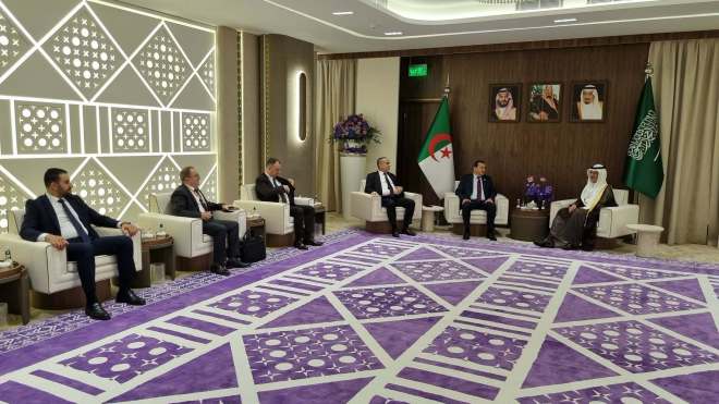 الجزائر والسعودية تبحثان توسيع التعاون في مجال المحروقات والطاقات المتجددة
