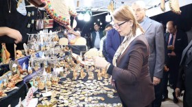 مداحي تؤكد أهمية تكوين الشباب وتثمين الحرف التقليدية