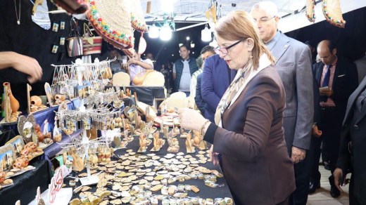 مداحي تؤكد أهمية تكوين الشباب وتثمين الحرف التقليدية
