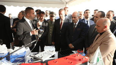 وزير الصناعة يعاين وحدات لإنتاج مكونات السيارات بأم البواقي