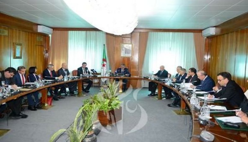 جراد ينصب رضا تير رئيسا للمجلس الإقتصادي والإجتماعي