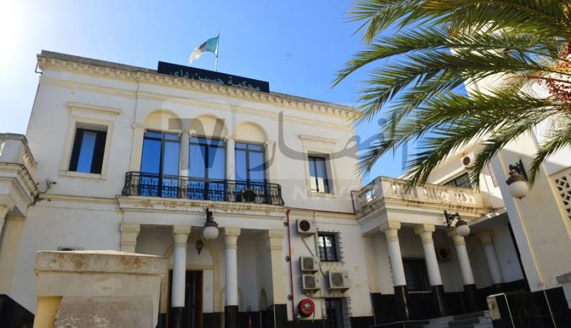 سمسار ينصب  على مواطنين ويسلبهم أزيد من مليار سنتيم بالعاصمة