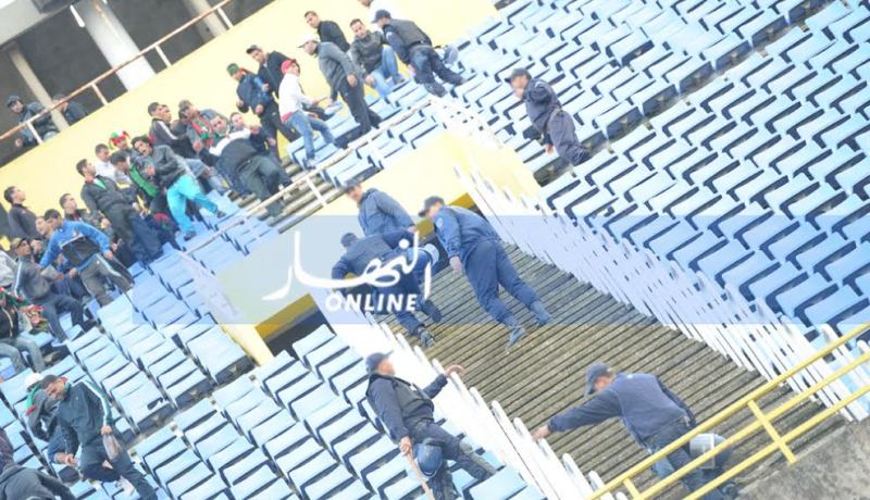 توقيف 42 مناصرا بتهمة حيازة الأسلحة البيضاء والمخدرات