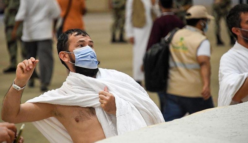 حجّاج بيت الله يواصلون رمي الجمرات في أول “أيام التشريق”