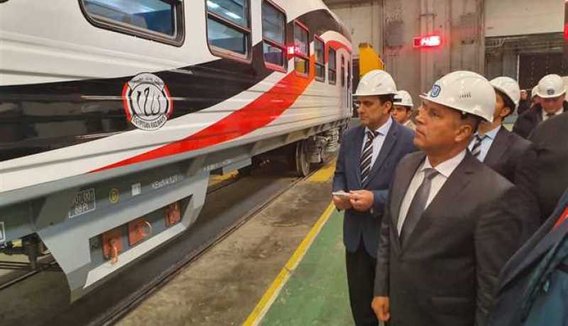مصر تتسلم عربات قطار “بعلم مقلوب”