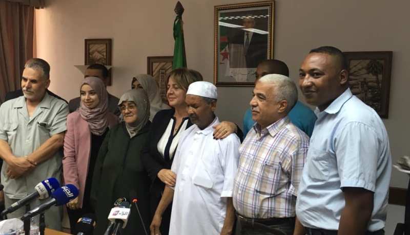 بالصور.. الدالية تكريم كهلين تحصلا على “الباك”