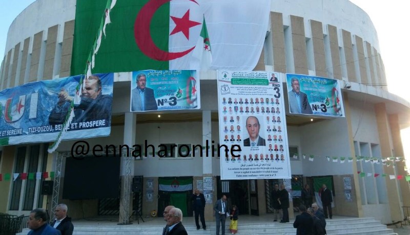 بالصور.. أويحيى ينظم تجمعا شعبيا بتيزي وزو