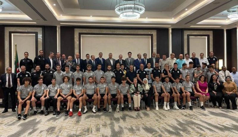 المنتخب الوطني لأقل من 20 عاما في ضيافة السفير الجزائري بمصر
