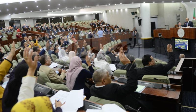 المصادقة على تقرير لأثبات عضوية إثنا عشر نائبا جديدا