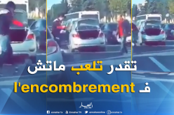 بالفيديو..شابان يستغلان إزدحام الحركة المرورية بالعاصمة للعب كرة القدم