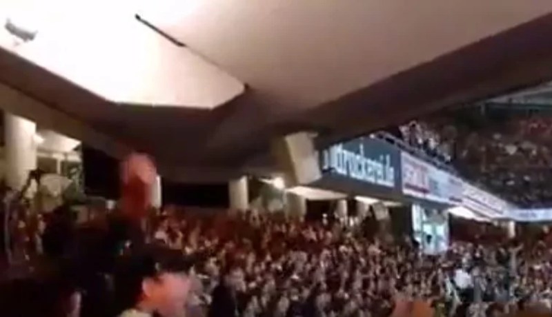 بالفيديو.. جماهير آينتراخت فرانكفورت تزلزل الملعب