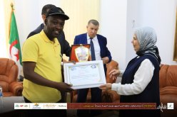 والي عين تموشنت تكرم قافلة الحج المبرور التي حطت رحالها بالولاية لأول مرة منذ 4 سنوات