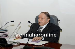 بوتفليقة: القمر الصناعي “ألكوم سات 1” تحدّي كبير للجزائر !!