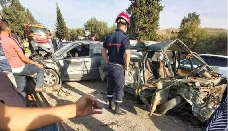 وفاة شخص واصابة 6 أخرين  في حادث اصطدام بين 3 سيارت بالبويرة