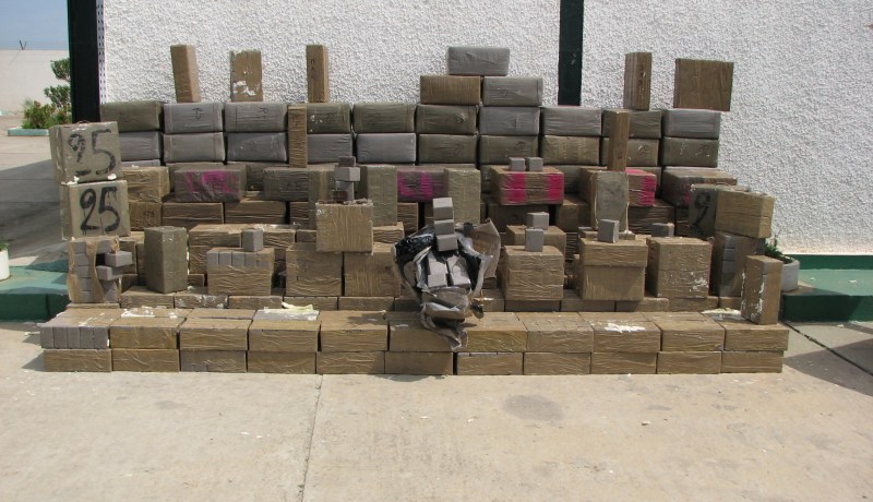 أمــن تلمسان يطيح بـ6 بارونات مغاربة أغرقوا الجزائر بأزيد من 116 قنطار كيـف