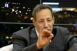 بالفيديوالعقيد العسكري بوراوي زار قبر الصحفي سامر رياض و سامحه في قبره