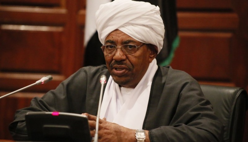 الرئيس السوداني يعفو عن 5 من عناصر الحركات المسلحة