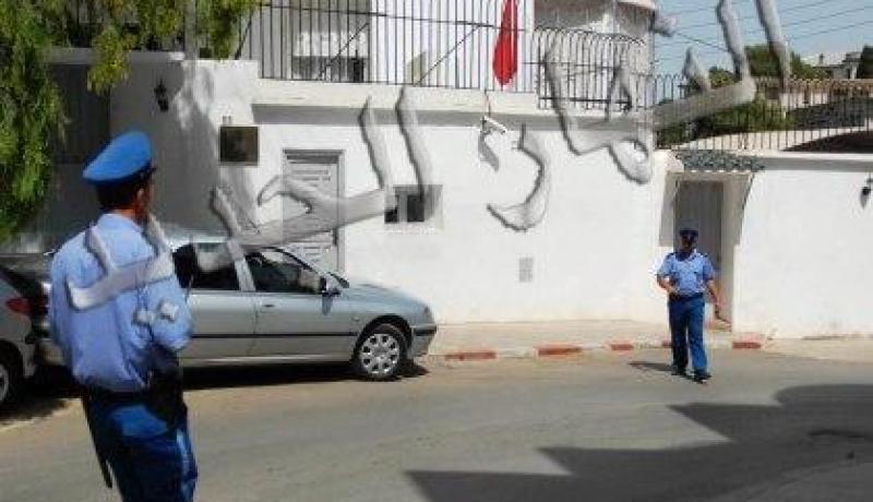 جزائري يقتحم سفارة المغرب و يهدد بذبح الرعايا