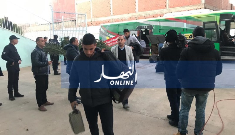 بالصور.. وصول لاعبي “الأهلي” المصري لملعب “الساورة”