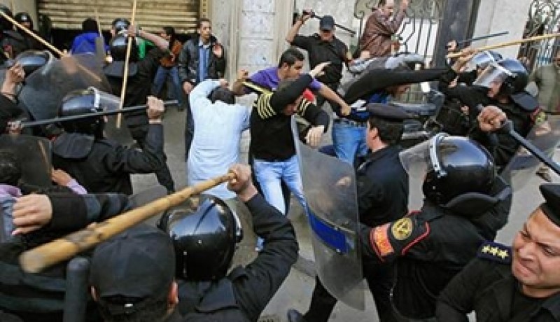 السلفيو مصر يطالبون الشرطة بإطلاق الرصاص الحي على المتظاهرين