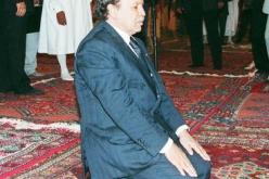 رئيس في النهار وشيخ زاهد في الليل