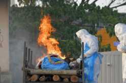 الهند تغرق في جحيم كورونا.. بكاء وتوسل لأجل جرعة أُكسجين!