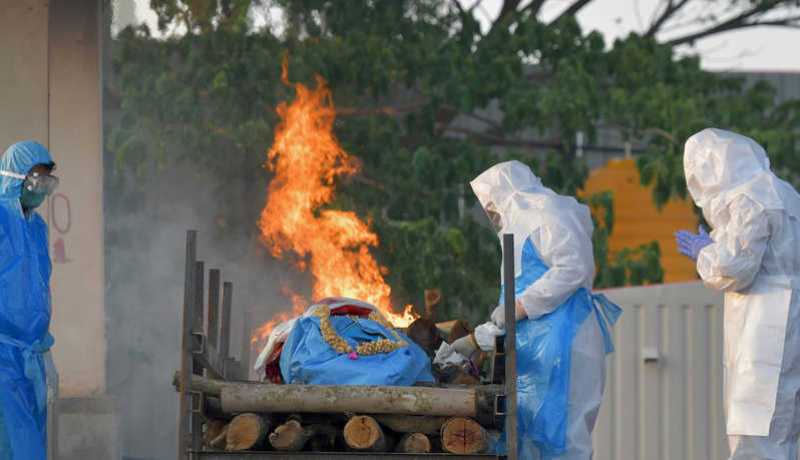 الهند تغرق في جحيم كورونا.. بكاء وتوسل لأجل جرعة أُكسجين!