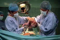 رجال لتوليد النساء في المستشفيات !