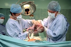 عام حبسا و40 مليونا غرامة لأطباء الإجهاض بالعيادات الخاصة