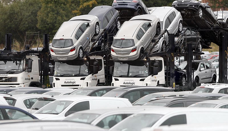 إعفاء المواطنين والمؤسّسات من رخص استيراد السيارات